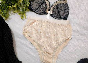 Very Beautiful Paded Bra With Penty
