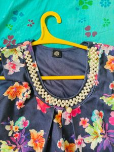 Floral Print Sleeveless Kurta