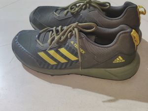 Adidas men's casual shoes. No Offered Coins. unuse