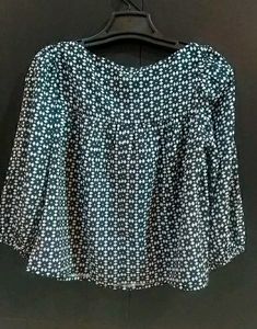 Chic Black &amp; White Geometric Print Blouse