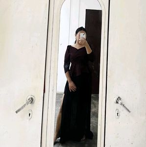 Chic Black Pleated Midi Skirt