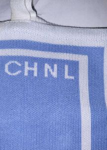 Chic Blue &amp; White Knit Crop Top