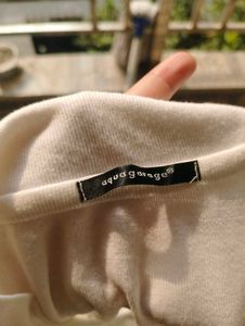 Comfortable White V-Neck Top