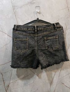 Distressed Denim Shorts (size-32)