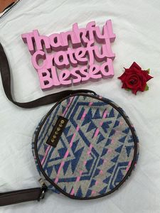 Geometric Print Round Crossbody Bag+ free surprise
