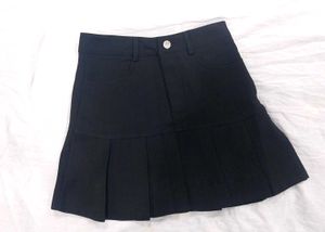 !REDUCED PRICE! Black pleated skirt with in
