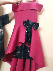 Chic Ruffle Dress with Sequin Bow