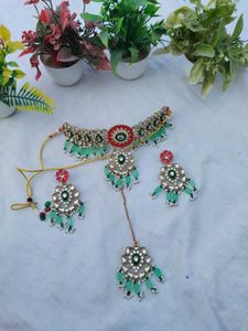 Elegant Kundan Choker Necklace Set