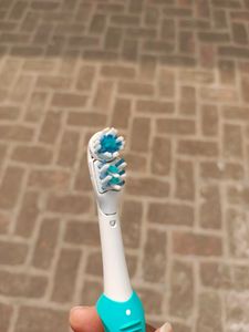 Oral B Cross Action Battery Powered Electric