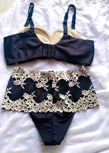 Lace Trimmed Black Brawith brief 👍