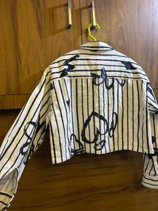 grapic crop shirt