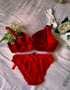 Very Beautiful Paded Bra With Penty