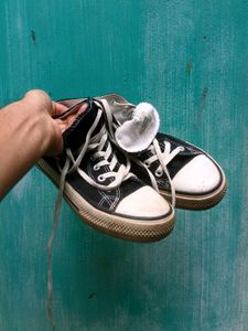 Classic Black High-Top Sneakers for Unisex