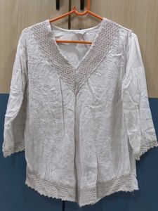 Embroidered V-Neck Kurta