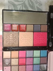Multicolor Eyeshadow Palette Set