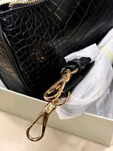 IMPORTED**CHARLES &amp; KEITH*✅ PREMIUM QUALITY SLING