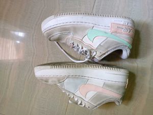 Sneakers / Shoes