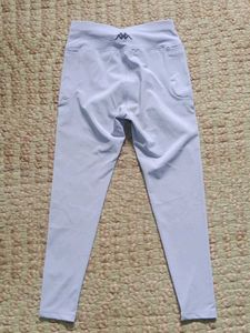 Light Purple Athletic Leggings with Pockets