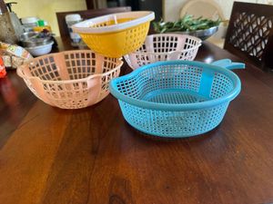 Colorful Plastic Colanders (Set of 4)