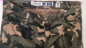 Olive Green &amp; Black Slim Fit Printed Chinos