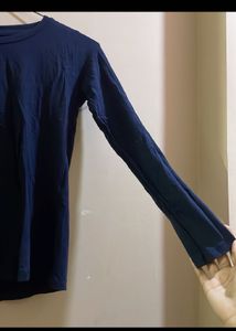 navy blue long sleeves tee