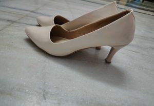 Cream Pencil Heel 👠