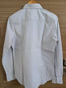 Men's Patterned Button-Up Shirt