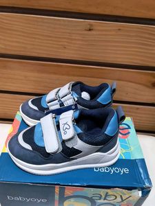 babyoye sneakers