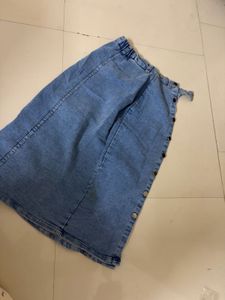 Stylish Denim Midi Skirt with Button Detail