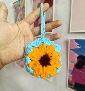 Pinteresty🎀Crocheted sunflower earbuds case