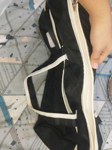 Stylish Black Travel/Gym Duffel Bag with Shoulder