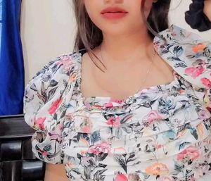 Chic Floral Ruched Puff Sleeve Top