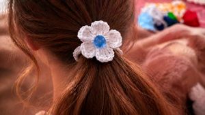 2 “Handmade Crochet Floral Hair Tie🌸🤍