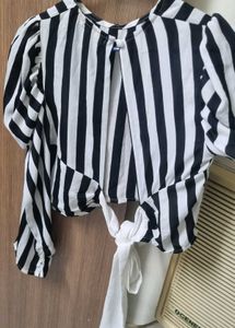 Chic Striped Tie-Front Crop Top