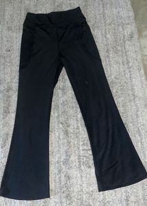 Black Flare Leggings with Pockets – High-Waist Str