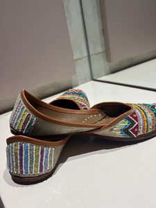 Embellished Juttis/Mojaris