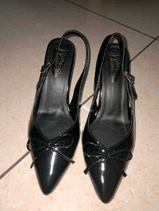 Chic Black Bow Slingback Heels frm jm lo