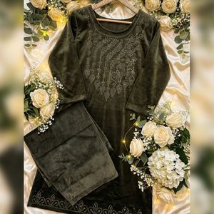 Elegant Velvet Kurta Set with Shawl