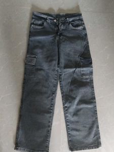 women black cargo jeans - stylish and trendy