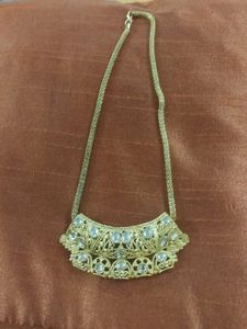 Elegant Gold-Tone Necklace w Sparkling White st