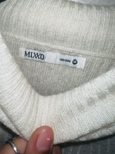 Long sleeve knit top
