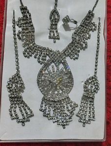 Stunning Rhinestone Jewellery Set