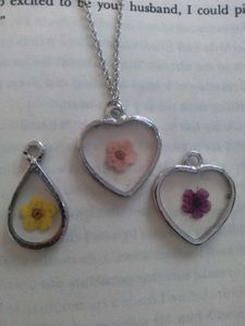 Flower Resin Pendants Set