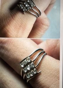 Sparkling Three-Band Ring