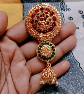 Exquisite Kundan & Pearl Jhumka hair accessory