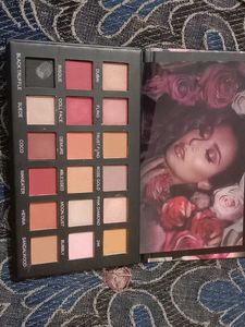 Eyeshadow Palette with Rose Design