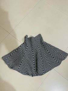 Chic Black &amp; White Skirt