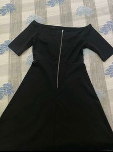 Black Off-Shoulder bodyfitted Dress
