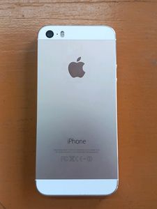 Iphone 5s 16 gb. Gold Very Good Condition. No Scratch. Same As New.