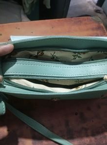 Brand NEW** PREMIUM SLINGBAG